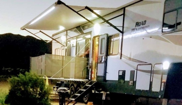 Fifth wheel/Toy hauler