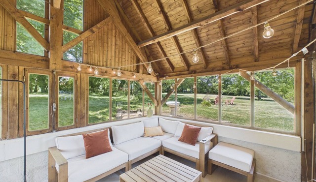 House for 6: Garden and veranda