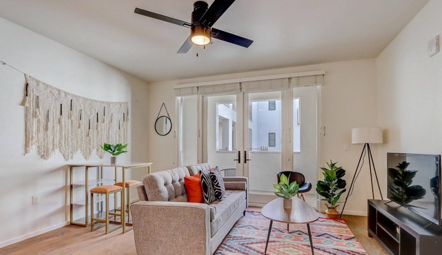 Frontdesk | 1 BR Apt near Museums