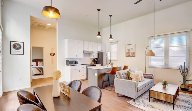 Frontdesk | Spacious 1 BR Apt near Downtown