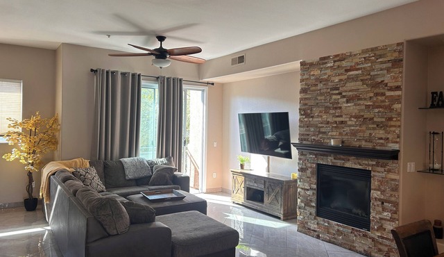 Fully furnished townhome in Westgate, Glendale