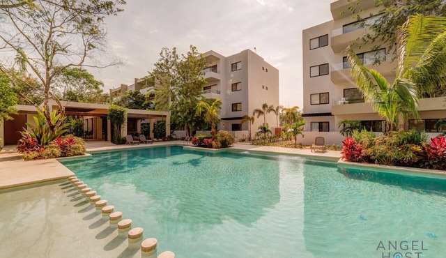 Gated Community, Balcony, Pool & Gym, 9min to Mall