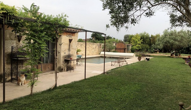 Gite in Provence for a couple, fully equipped, with swimming pool and large garden.