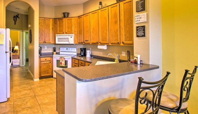 Gold Canyon Townhome w/Golf Course View!