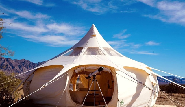 Gorgeous Yurt with Tank Pool, Fire Pit and Barbecue in Wonder Valley, California