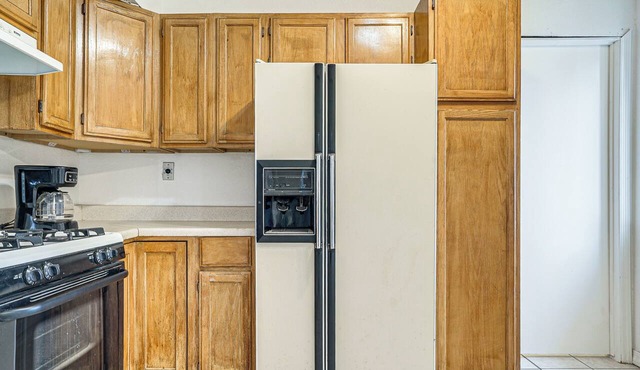 Great for Couples & Duos: Suite Outside El Paso
