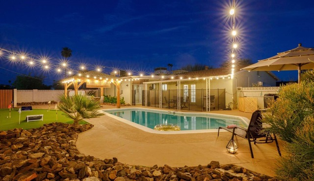 Great for Families- Near Old Town, Private Heated Pool, Spa, Pool Table, BBQ grill, WIFI, FREE GOLF!