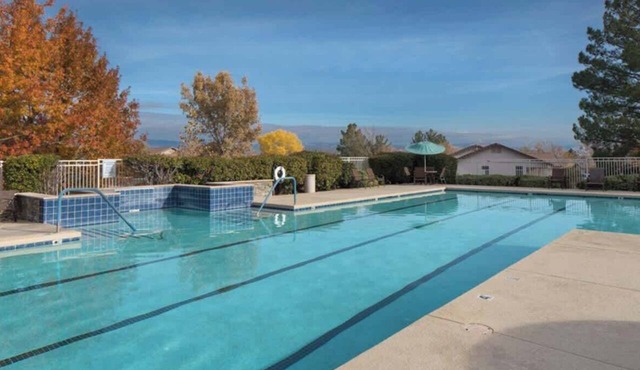 Great Location! Comm Pool & Hot Tub! Bronco - S021