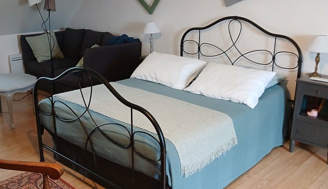 Guest Room 'Orchidée 6p' with Shared Garden and Wi-Fi