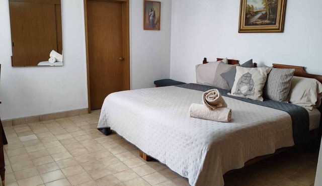 Habitación con baño privado céntrica en Querétaro.