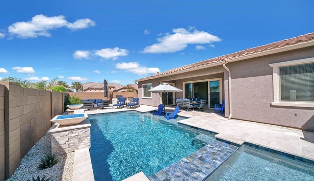 ⭐ ⭐Heated Pool & Spa, Gourmet Kitchen, Game Room, Fire Table & BBQ Island