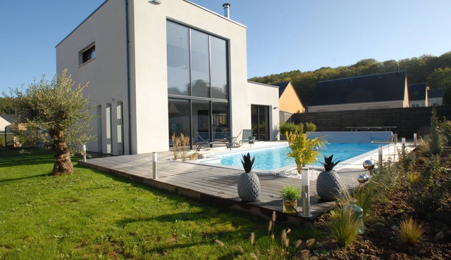HIGH-END MODERN VILLA WITH PRIVATE POOL IN THE HEART OF OMAHA BEACH