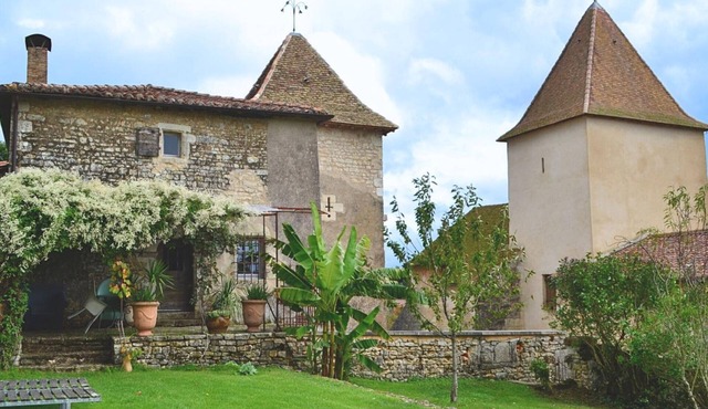 Historic Prioress Lodge: Luxury, Fireplace, Garden, WiFi, Near Pool, Baby Gear, Pets Welcome