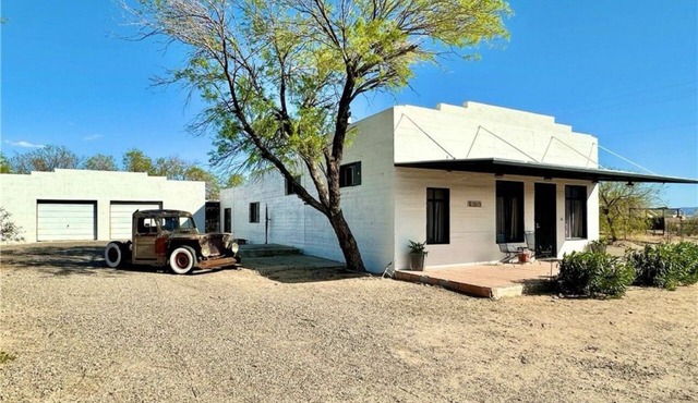 Historic Mercantile & Post Office Turned Charming 3-Bedroom Getaway