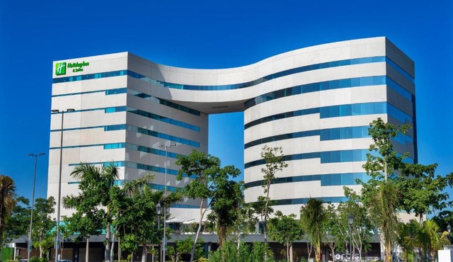 Holiday Inn & Suites - Merida La Isla by IHG