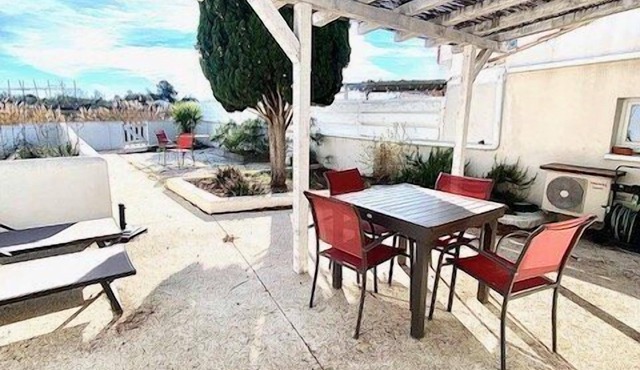 House, garden, terrace, private parking, air conditioning