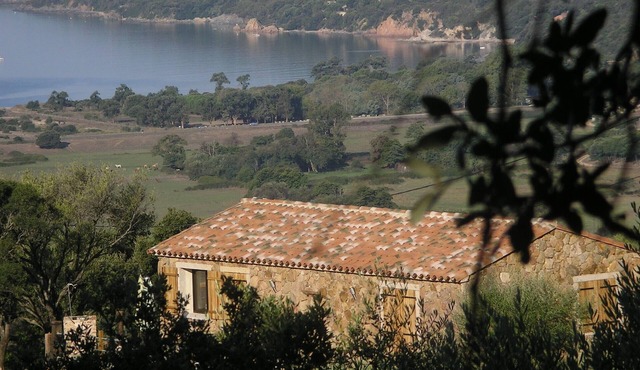 House of character between sea and mountains overlooking the Gulf of Valinco