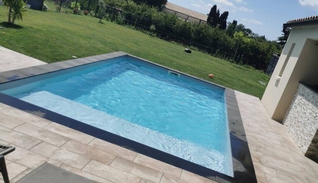 House with pool and garden, close to the Alpilles.