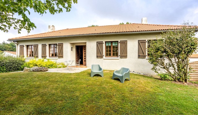 House with Private Spa/Sauna, 20 Minutes from Puy du Fou (3 Bathrooms)