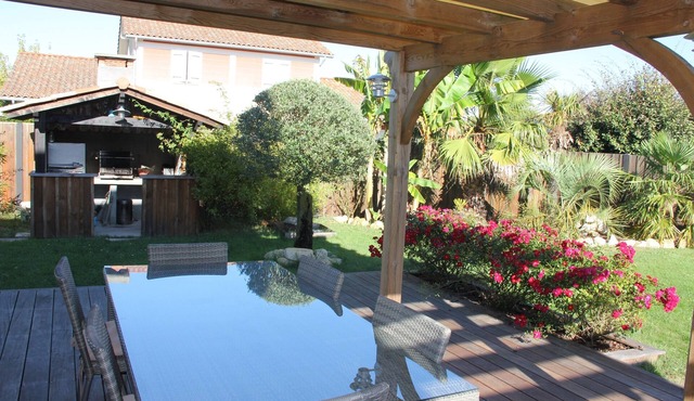 House with terrace, outdoor kitchen and lovely garden to enjoy the sun