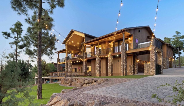 HOZHO Estate | Mountain Views, Hot Tub & Arcade
