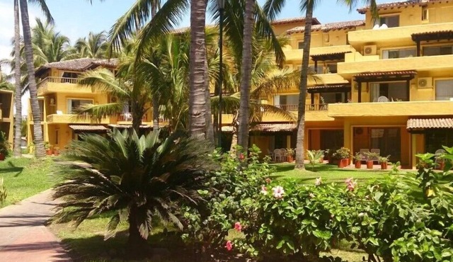 Ideal 1BR Condo for Tropical Vacations in Park Royal Los Tules