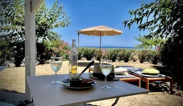 In Casetta Prunete, Villa facing the sea 80m from the beach of prunete