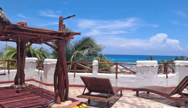 Isla Mujeres King Studio, Steps to the Sea