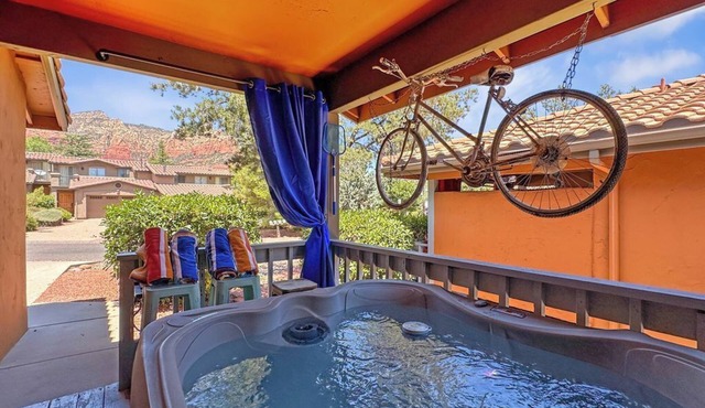 Just Steps to Uptown, Trail Close, Bike-Themed Retreat, The Bicycle House~ Red Rock Getaway