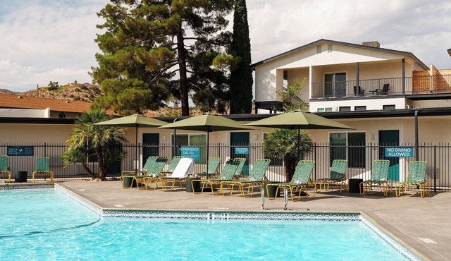 King | Joshua Tree | Park Basecamp, Pool, Fire Pit Nights | 2 Units