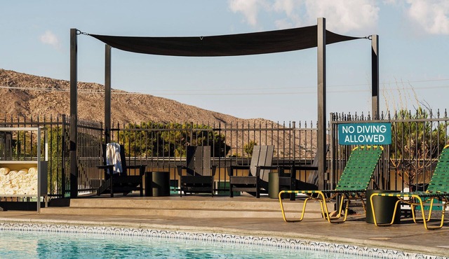 King+Queen | Joshua Tree | Friends Trip, Pool, Fire Pit Nights | 2 Units