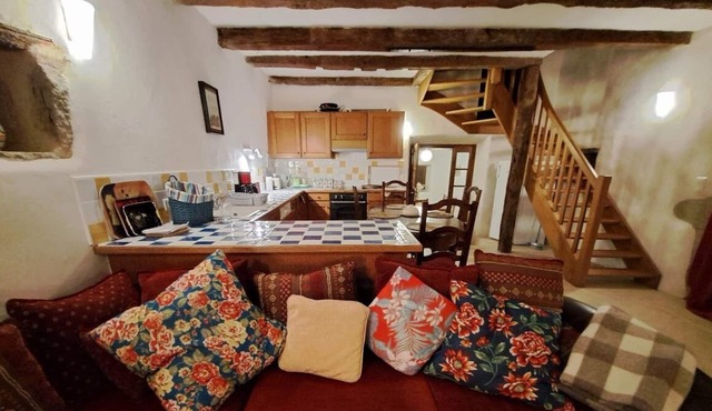 L'Hydrangea - beautiful large stone and wood house in the countryside