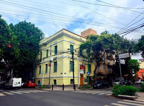 La Casa Amarilla