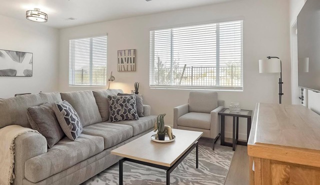Landing | Beautiful 1BD, Clubhouse, Pool