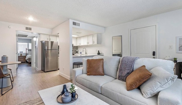 Landing | Beautiful 1BD in Glendale