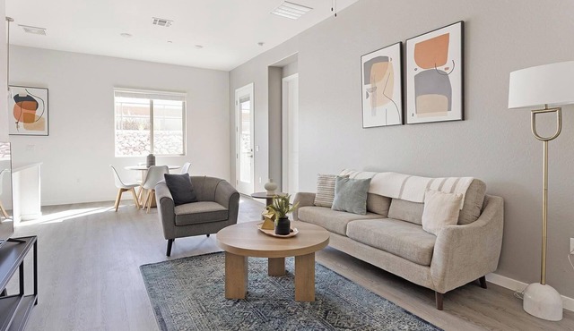 Landing | Incredible 2BD, Pool