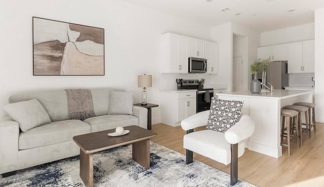 Landing | Modern 2BD, Pool