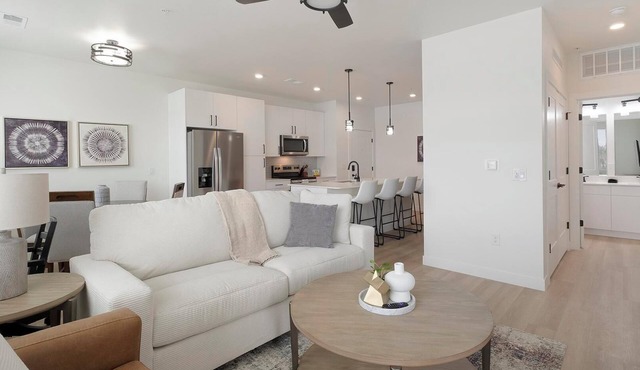 Landing | Stylish 1BD, Gym, Pool