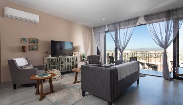 Large Cabo Condo, Heated Pool, AC, All New Furniture, 5 Min to Marina