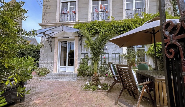 Large, Comfortable, Air-Conditioned Historic House with a Sauna.