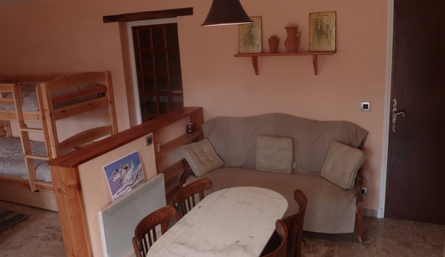 LARGE STUDIO 42M2 ON THE GROUND FLOOR OF A CHALET NEW DEVELOPMENT, EXPO. SOUTH.