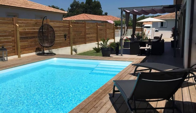 Large villa with swimming pool. PMR