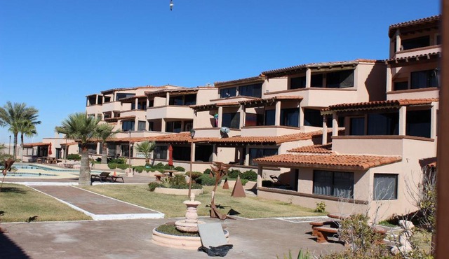 Las Gaviotas 402 Mid-century Ocean View Apartment