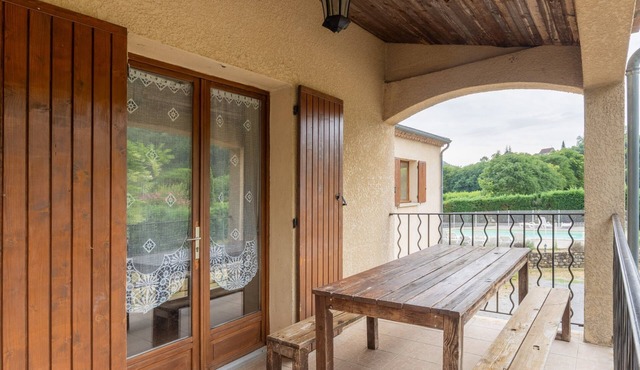 Les Sources Gite Cabernet House with Shared Pool, Private Terrace, and Air Conditioning