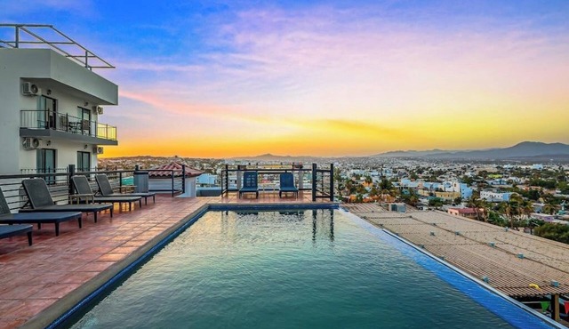 Loft Close to the Ocean With Rooftop Infinity Pool, Balcony & gym - Dog-friendly