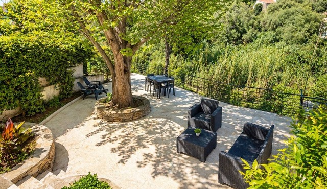 Logement jardin privatif - Bastia sud - close to shops - 5 minutes from the beach