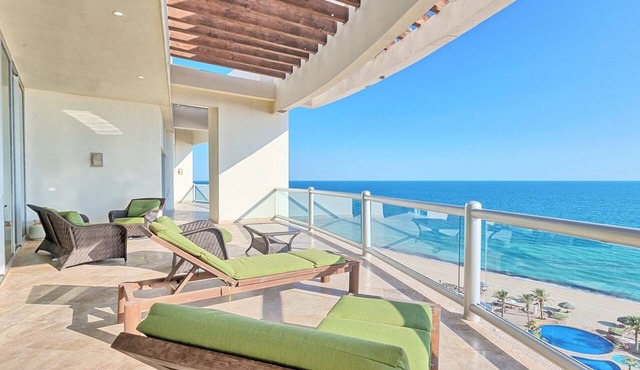 Luna Blanca 1201 – Beachfront Bliss Above the Waves