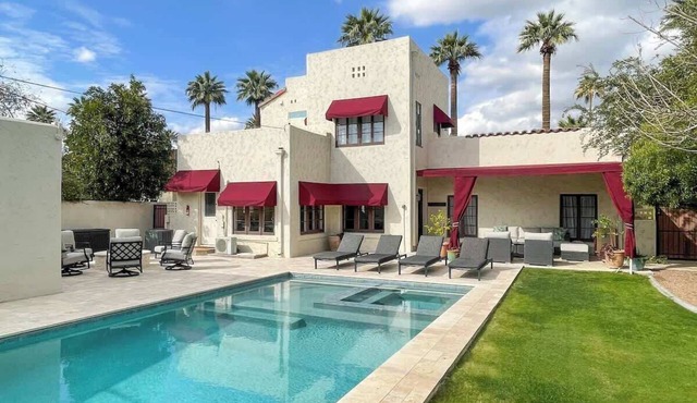 Lux Historic Villa 3 King Beds, Pool, Spa, Firepit