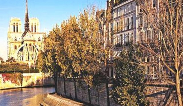 LUXURIOUS APT,WRAP AROUND BALCONY, STUNNING VIEWS/2MN TO SEINE RIVER/NOTRE DAME
