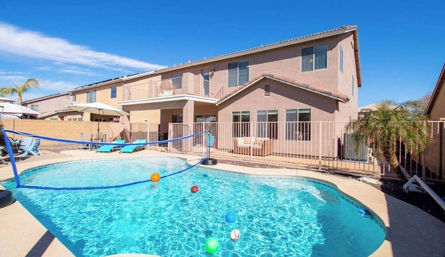 Luxurious Retreat - FREE HTD Pool - Outdoor Fun